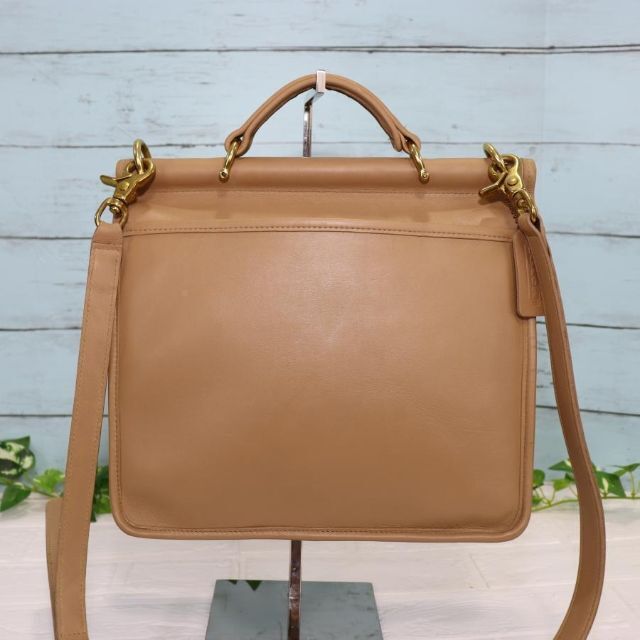 OLD COACH スクエア ショルダーバッグ ミルクティベージュ 法廷バッグ