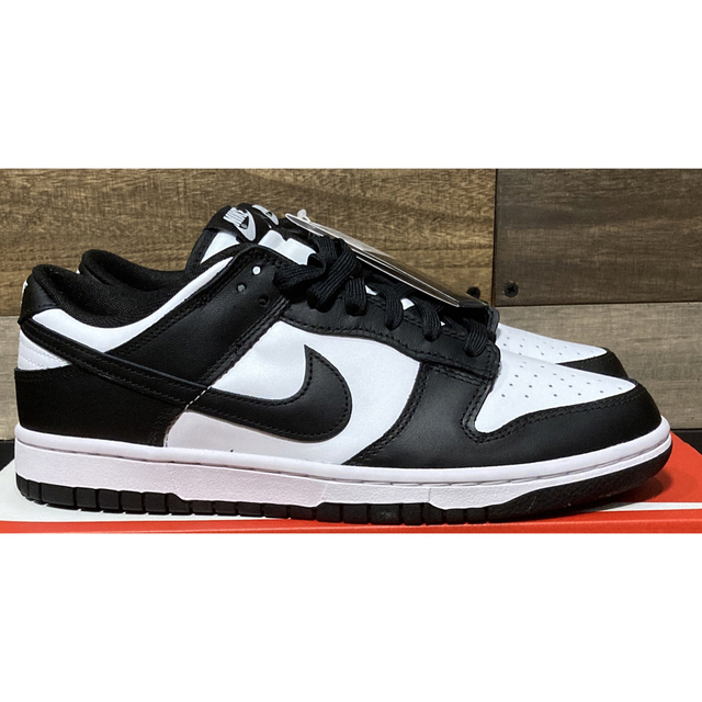 NIKE(ナイキ)のナイキ ダンク23.5cm GS パンダNIKE DUNK LOW PANDA レディースの靴/シューズ(スニーカー)の商品写真