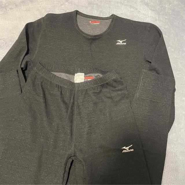 MIZUNO(ミズノ)のミズノ　発熱素材　ブレスサーモアンダーウエアプラスラウンドネック　長袖シャツ レディースの下着/アンダーウェア(アンダーシャツ/防寒インナー)の商品写真