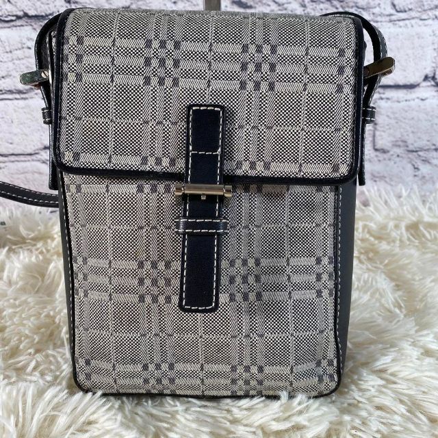 BURBERRY - バーバリー ショルダーバッグ サコッシュ クロスボディ