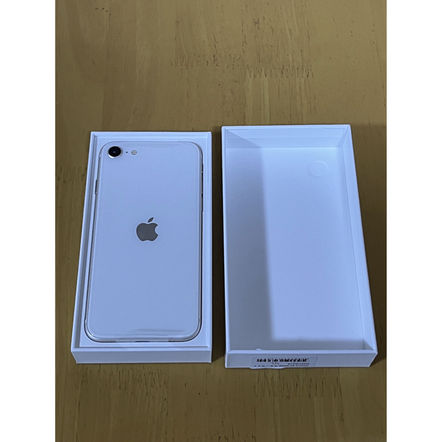 iPhone SE (第3世代) スターライト 64 GB SIMフリー