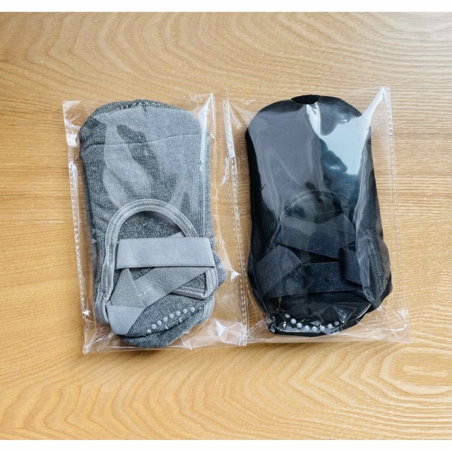 ヨガソックス 2足組 ソックスカバー 靴下 ピラティス ヨガ 滑り止　黒 グレー レディースのレッグウェア(ソックス)の商品写真