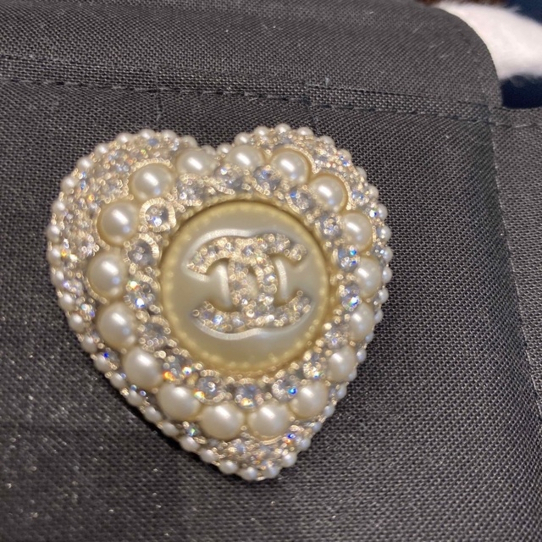 CHANEL ストラスパール ハートブローチ 新作 2022/23 CHANEL ストラスパール ハートブローチ 新作 2022/23