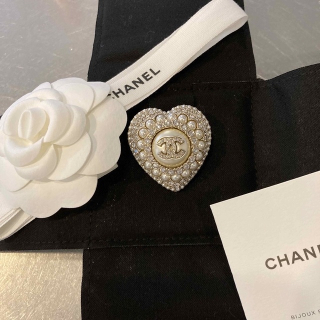 CHANEL ストラスパール　ハートブローチ　新作　2022/23