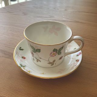 ウェッジウッド(WEDGWOOD)のWEDGWOOD ワイルド ストロベリー ティーカップ&ソーサー(グラス/カップ)