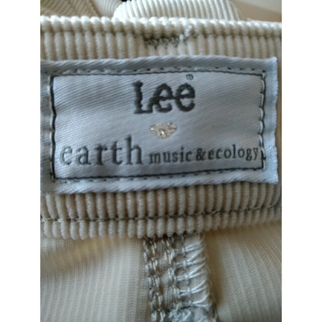 earth music & ecology(アースミュージックアンドエコロジー)の新品未使用❗earth X  Leeコラボフレアパンツ❗ レディースのパンツ(デニム/ジーンズ)の商品写真