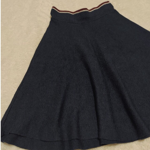ikka(イッカ)のイッカ　スカート　膝丈　M　ikka  紺色　青 レディースのスカート(ひざ丈スカート)の商品写真