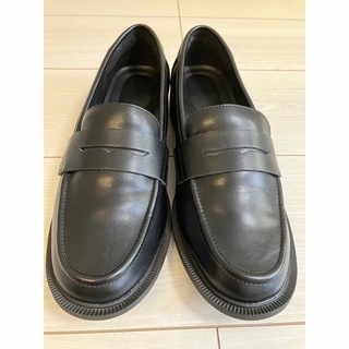 ユニクロ(UNIQLO)の【専用】UNIQLO/コインローファー/23.5cm/ブラック(ローファー/革靴)