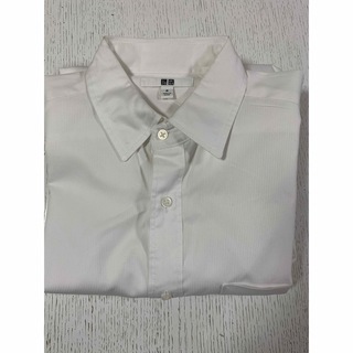ユニクロ(UNIQLO)のUNIQLO ホワイトシャツ　胸ポケット有り　メンズMサイズ(シャツ)