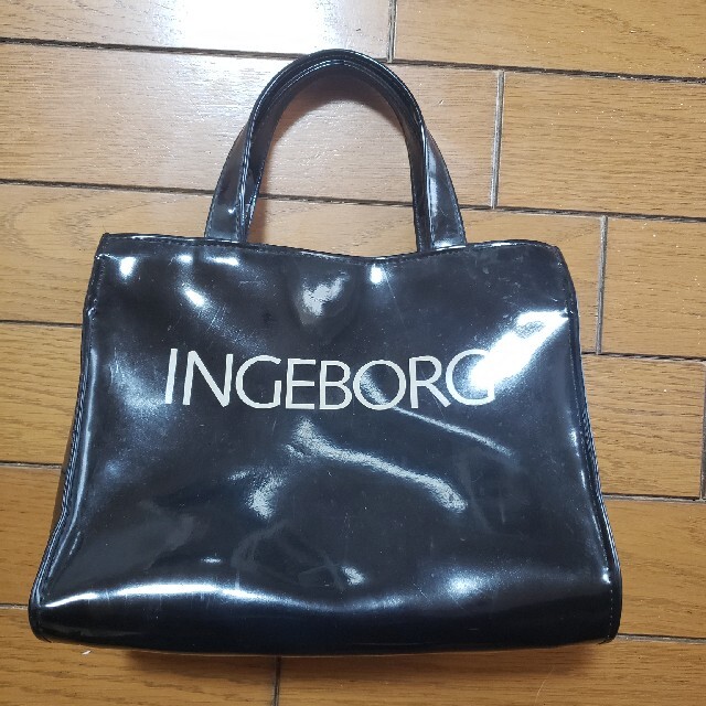 INGEBORG(インゲボルグ)のインゲボルグ　エナメルバッグ レディースのバッグ(ハンドバッグ)の商品写真