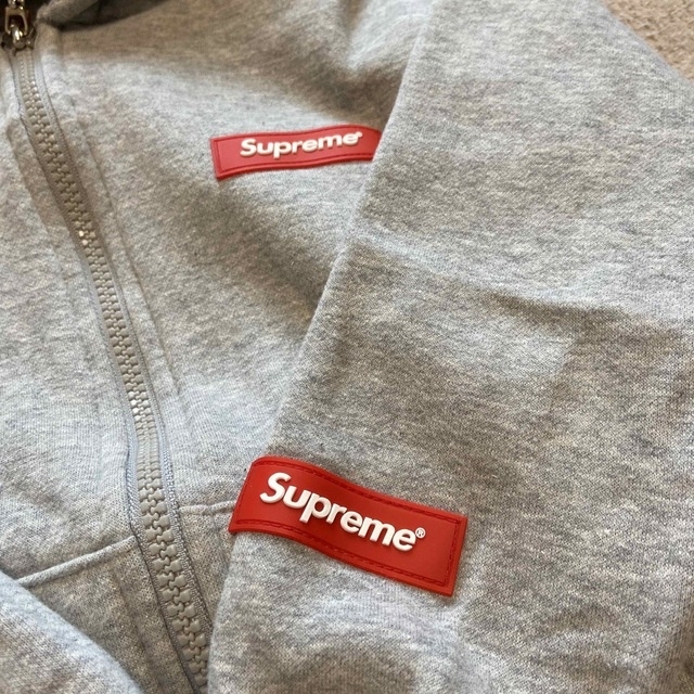 ゆぅ様専用☆Supreme☆キッズ☆フード付きパーカー☆