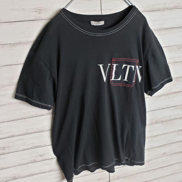 新品2023】VALENTINO - ヴァレンチノ ポケットロゴ ステッチ Tシャツ