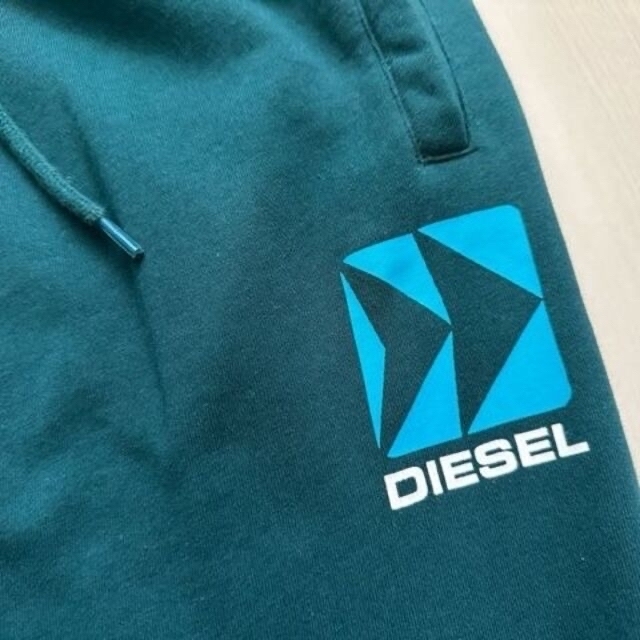 DIESEL(ディーゼル)のA.M.K様専用 DIESEL ディーゼル スウェットパンツ XXLグリーン メンズのパンツ(その他)の商品写真