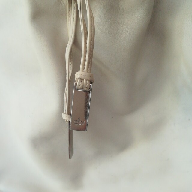Gucci(グッチ)のグッチ　ワンショルダー　ホワイト レディースのバッグ(ハンドバッグ)の商品写真