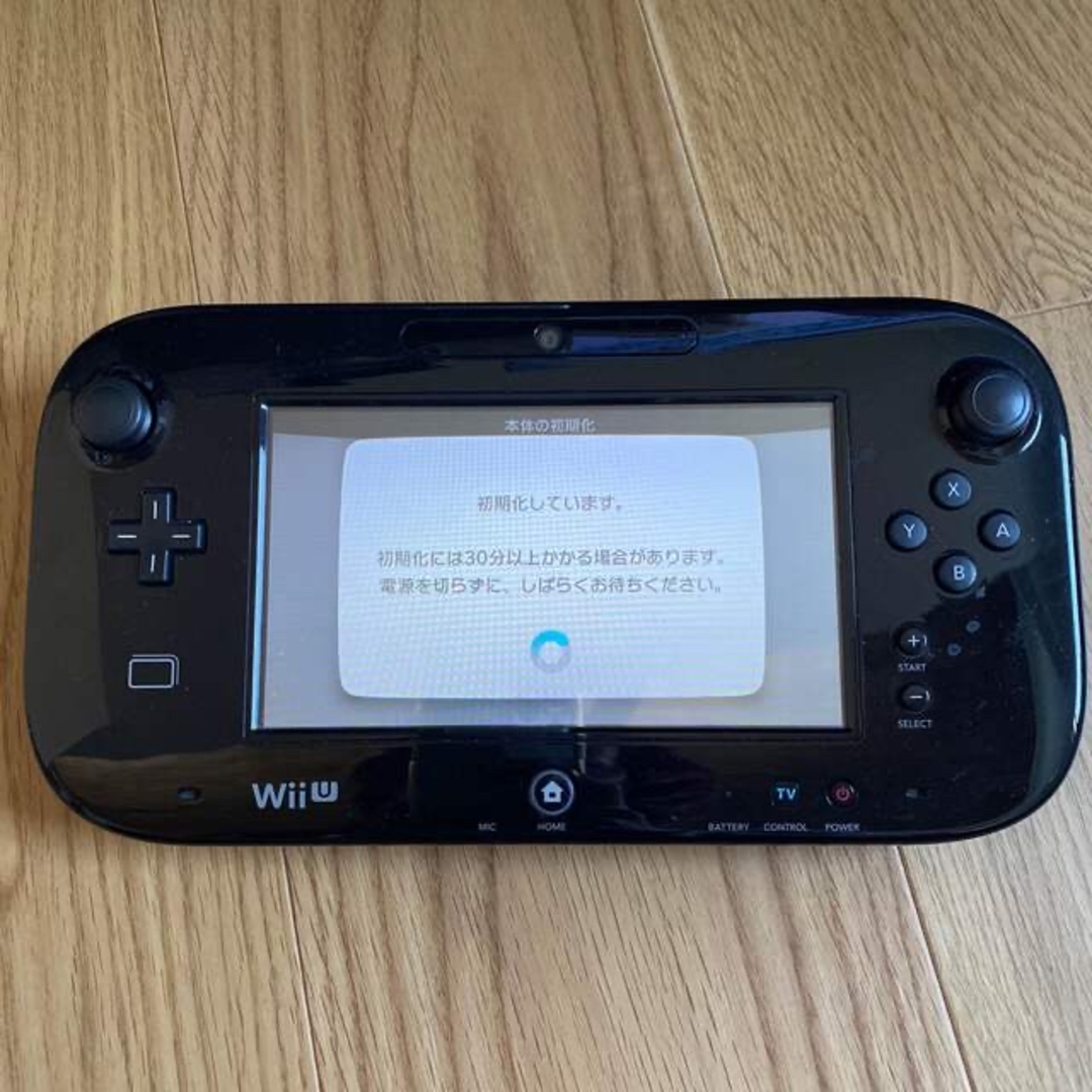 Wii U(ウィーユー)のWii U ブラック　リモコン　クラコン　付き エンタメ/ホビーのゲームソフト/ゲーム機本体(家庭用ゲーム機本体)の商品写真