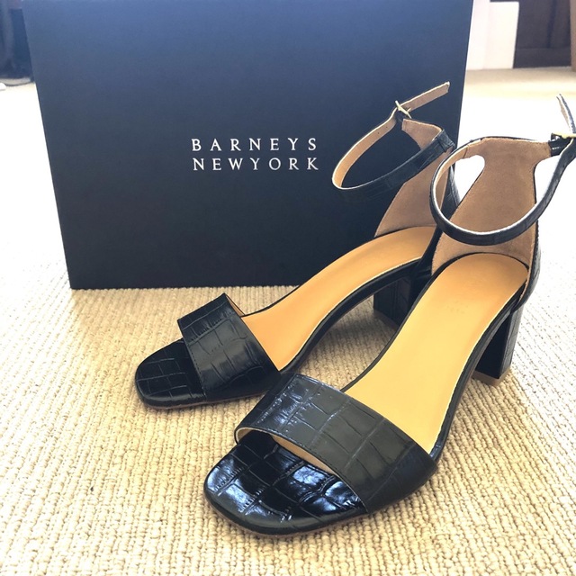 新品 BARNEYS NEWYORK ブラックサンダル 売れ筋商品 6270円引き