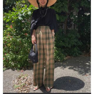 アメリヴィンテージ(Ameri VINTAGE)のAMERI  2TUCKS STRAIGHT PANTS(カジュアルパンツ)