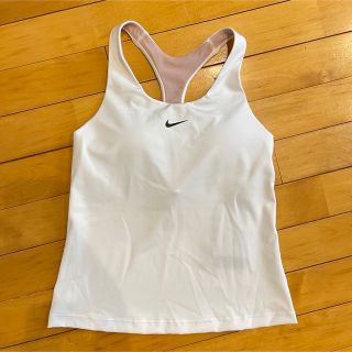 ナイキ(NIKE)の新品、タグ付き‼︎ ナイキスウォッシュミディアムサポートパッディドスポーツブラ(タンクトップ)