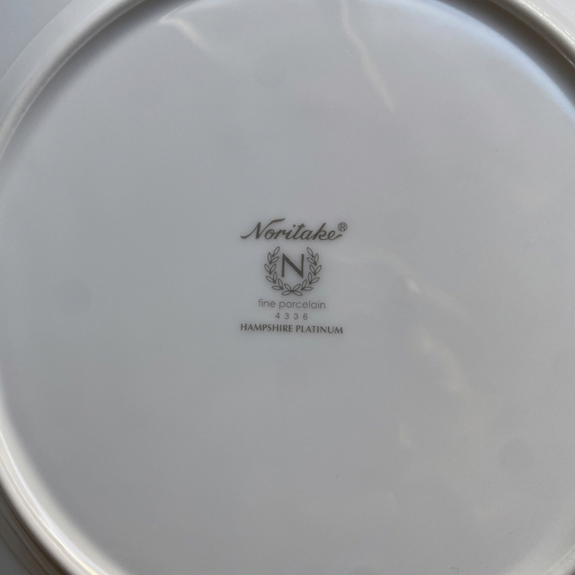 Noritake(ノリタケ)のNoritake  ノリタケ　23cm 皿 インテリア/住まい/日用品のキッチン/食器(食器)の商品写真