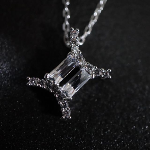 SWAROVSKI(スワロフスキー)の【匿名配送】 SWAROVSKI スワロフスキー ネックレス シルバー ゴールド レディースのアクセサリー(その他)の商品写真