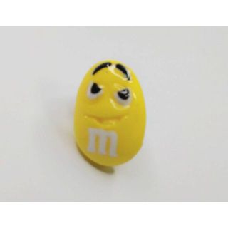 M＆Mｓ　ピンブローチ　イエロー　ピンズ　チョコレート　チョコ　お菓子　アメリカ(バッジ/ピンバッジ)