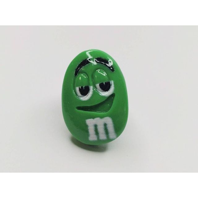 M＆Mｓ　ピンブローチ　グリーン　ピンズ　チョコレート　チョコ　お菓子　アメリカ エンタメ/ホビーのアニメグッズ(バッジ/ピンバッジ)の商品写真