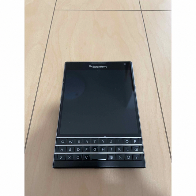 午前12時前のご注文は当日発送 Blackberry Passport 本体 ブラック ...