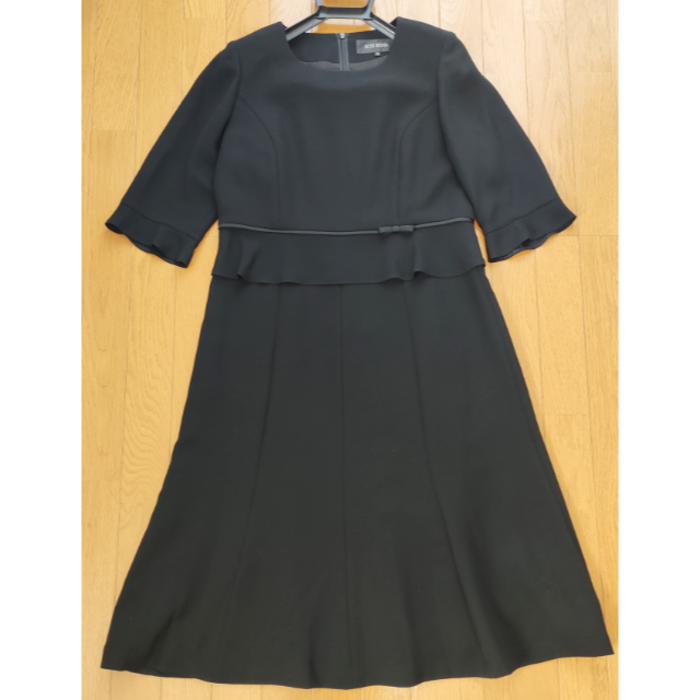 SOIR BENIR(ソワールベニール)の【4万円】 東京ソワール ベニール ワンピース ジャケット 礼服 15号 黒　 レディースのフォーマル/ドレス(礼服/喪服)の商品写真