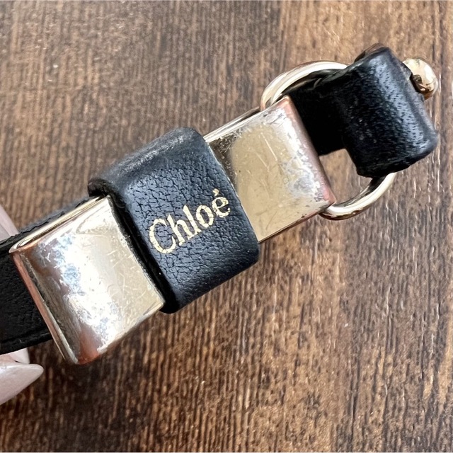 Chloe(クロエ)の値下げ中　Chloe レザーバングル　正規品 レディースのアクセサリー(ブレスレット/バングル)の商品写真