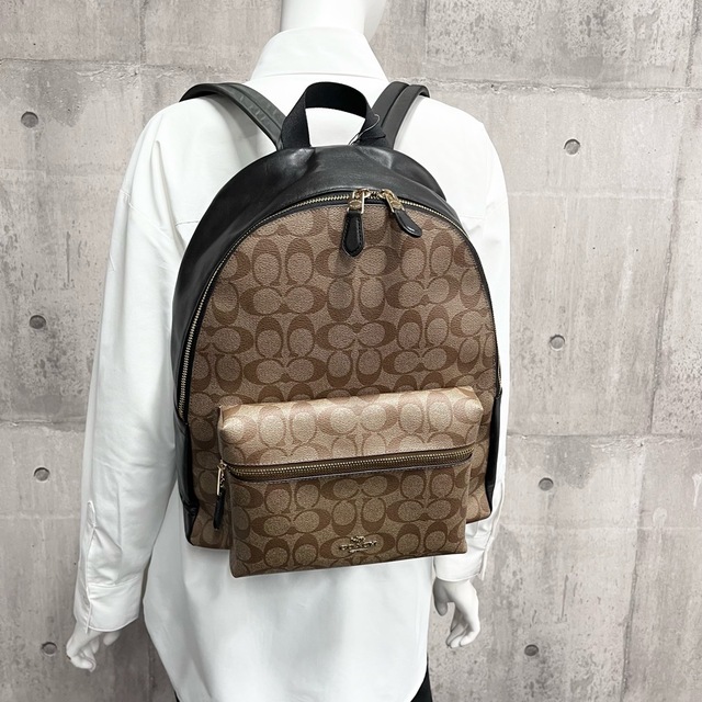 COACH(コーチ)のCOACH コーチ リュック シグネチャー バックパック 通勤 通学 かばん 鞄  F58314 PVCコーティングキャンバス  レザー   ブラウン 茶 ゴールド金具 レディース 人気 美品【中古品】 レディースのバッグ(リュック/バックパック)の商品写真