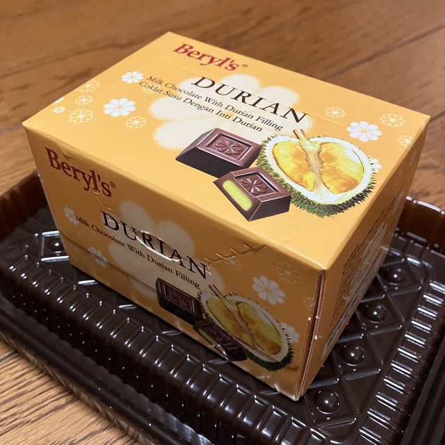 ドリアンチョコレート　Durian Milk Chocolate