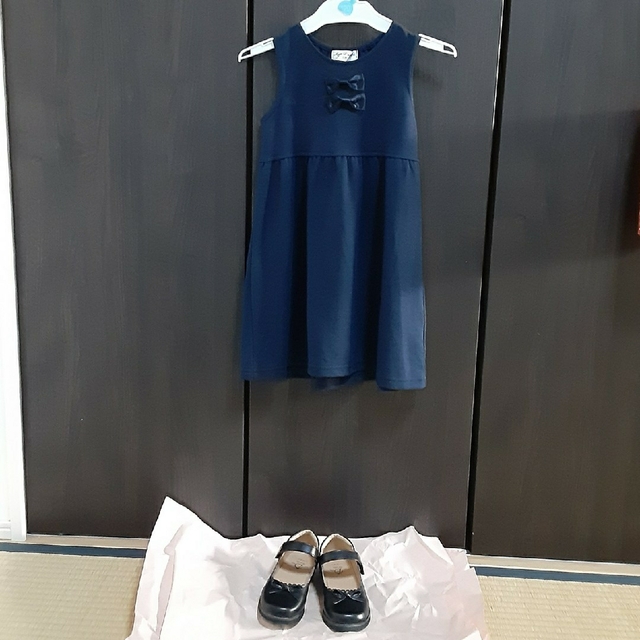 AEON(イオン)のキッズフォーマルワンピース(120)とシューズ(17㎝)セット キッズ/ベビー/マタニティのキッズ服女の子用(90cm~)(ドレス/フォーマル)の商品写真