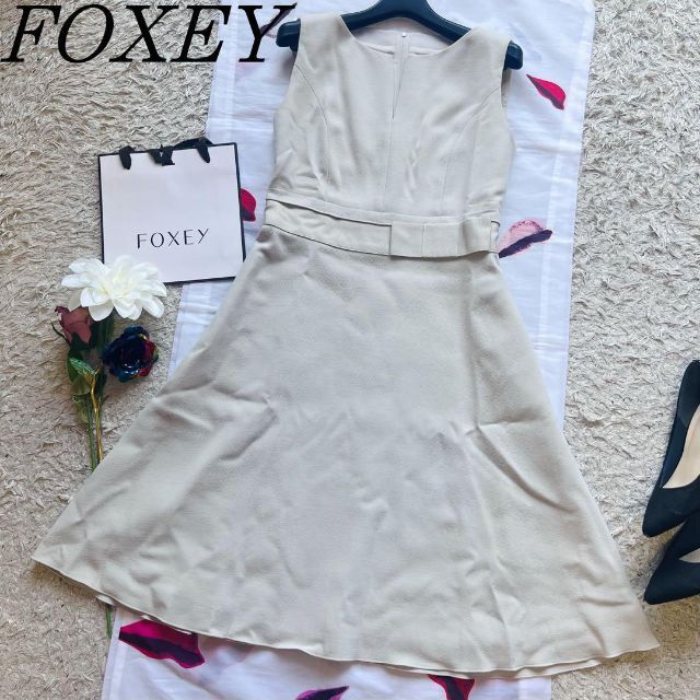 【美品】FOXEY 膝丈ワンピース ノースリーブ フレア リボン 38 ベージュ