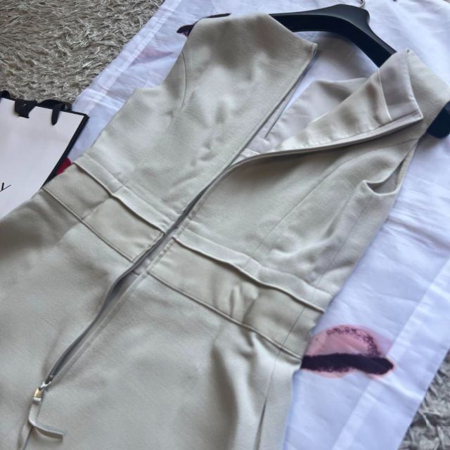 美品】FOXEY 膝丈ワンピース ノースリーブ フレア リボン 38 ベージュ