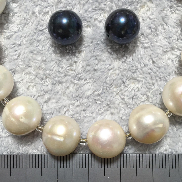 突然ですが、エジソンパール。スペインから来ました。約12〜13mm 半連 16粒 3