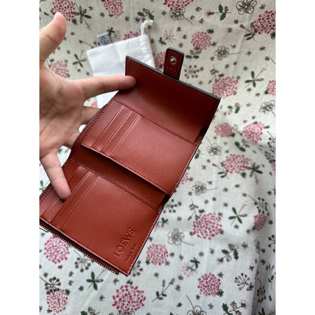 LOEWE 三つ折り 財布 財布 ファッション小物 レディース 特別な