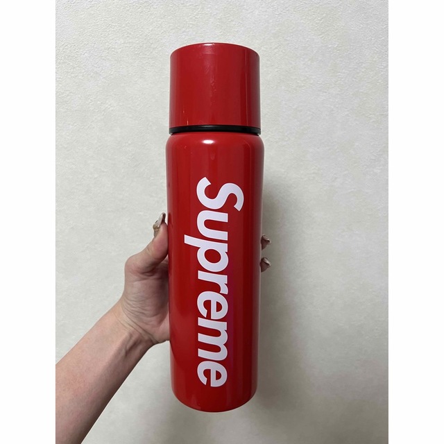 Supreme®/SIGG™ Vacuum Insulated 水筒