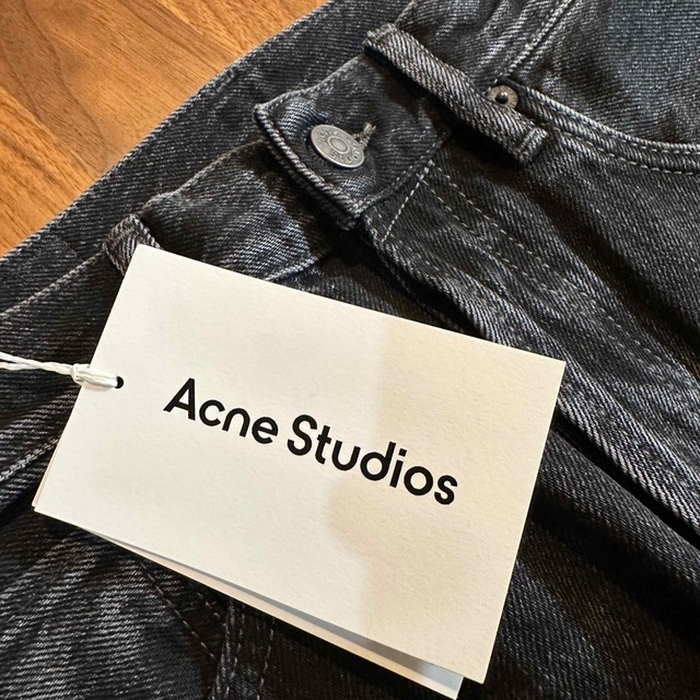 Acne Studios(アクネストゥディオズ)のacne studios ルーズフィットブーツカットジーンズ 2021M メンズのパンツ(デニム/ジーンズ)の商品写真