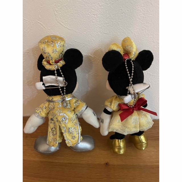 Disney(ディズニー)の美品⭐︎30周年ミッキーマウス＆ミニーマウス　ぬいぐるみバッジ エンタメ/ホビーのおもちゃ/ぬいぐるみ(キャラクターグッズ)の商品写真