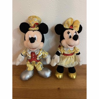 ディズニー(Disney)の美品⭐︎30周年ミッキーマウス＆ミニーマウス　ぬいぐるみバッジ(キャラクターグッズ)