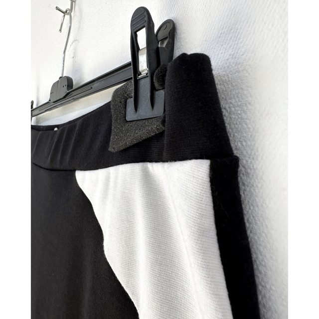 RINASCIMENTO(リナシメント)の新品　バイカラースウェットスカート　ストレッチ　フランスインポート　大きめサイズ レディースのスカート(ひざ丈スカート)の商品写真