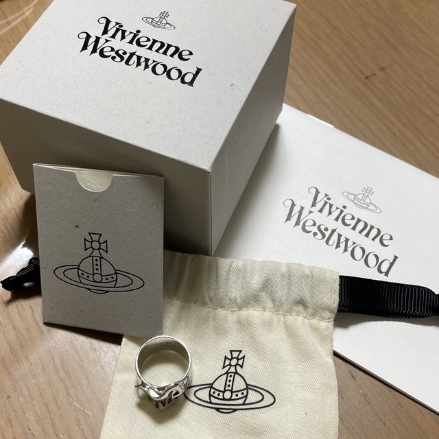 Vivienne Westwood(ヴィヴィアンウエストウッド)のヴィヴィアンウエストウッド　ベルトリング レディースのアクセサリー(リング(指輪))の商品写真