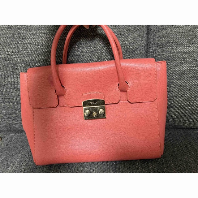 値下げ】FURLA メトロポリス サーモンピンク バッグ - ショルダーバッグ