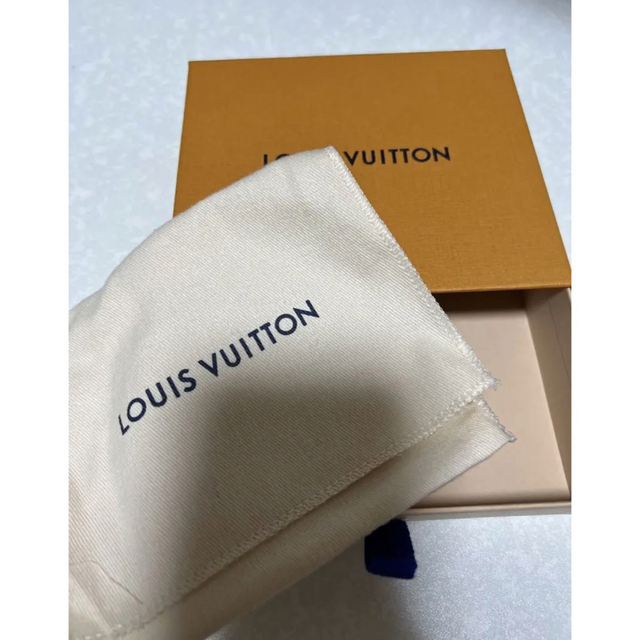LOUIS VUITTON(ルイヴィトン)のVUITTON ヴィトン空箱　メッセージカード付き インテリア/住まい/日用品のオフィス用品(ラッピング/包装)の商品写真