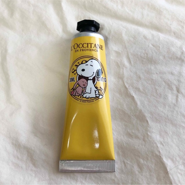 L'OCCITANE(ロクシタン)の【新品未使用】ロクシタン　ハンドクリーム　スヌーピー　30ml コスメ/美容のボディケア(ハンドクリーム)の商品写真