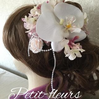 胡蝶蘭と薔薇の優しいピンクのヘアオーナメント(ヘアピン)