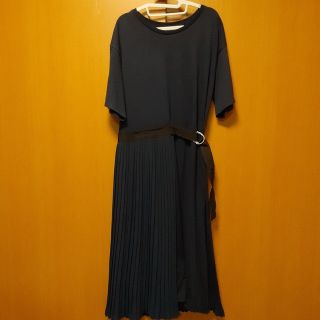 ザラ(ZARA)の【美品】ZARA　コントラストワンピース　ワンピース　プリーツワンピース(ロングワンピース/マキシワンピース)