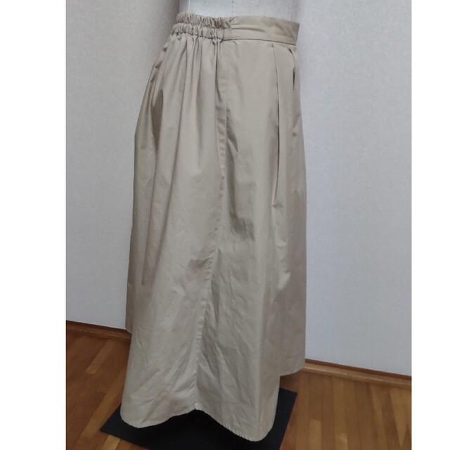 GU(ジーユー)のGU ジーユー ベージュ Aライン 膝丈スカート  Mサイズ レディースのスカート(ひざ丈スカート)の商品写真