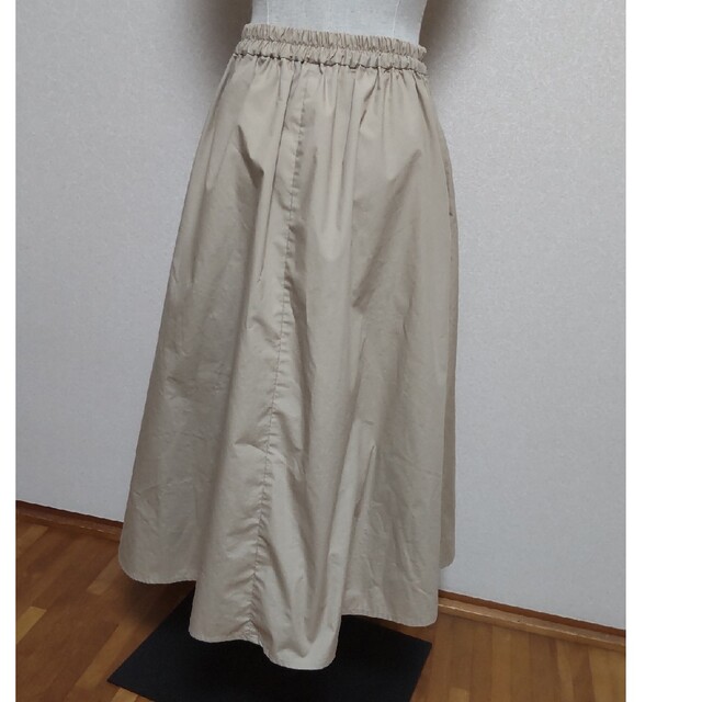 GU(ジーユー)のGU ジーユー ベージュ Aライン 膝丈スカート  Mサイズ レディースのスカート(ひざ丈スカート)の商品写真