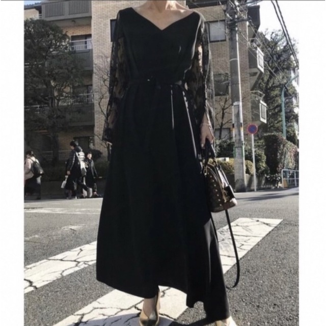 LACE SLEEVE REFINED DRESS